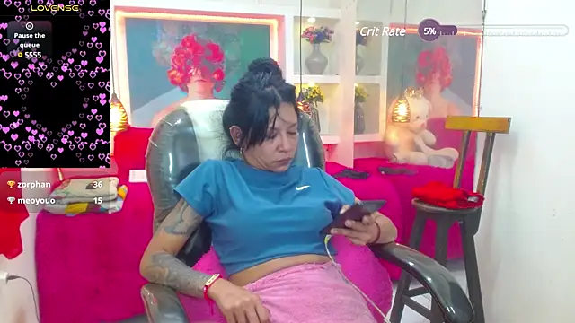 lorenapinto online show from February 5, 2025, 7:29 am