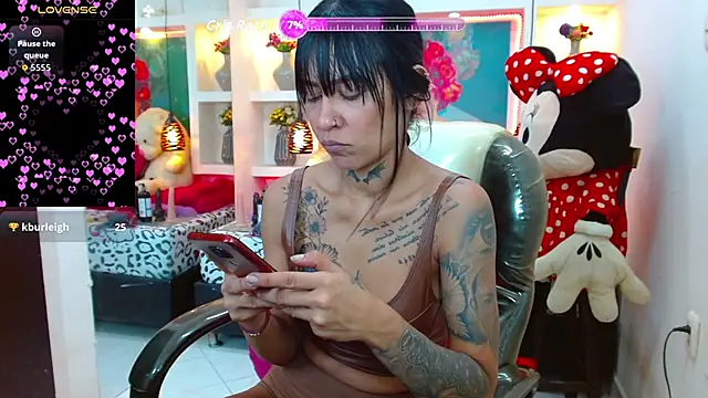 lorenapinto online show from September 18, 2025, 1:40 am