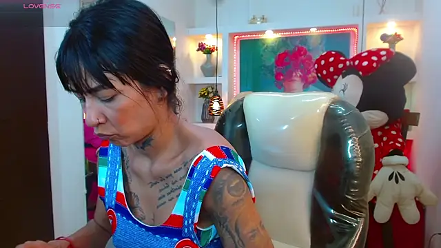 lorenapinto online show from October 29, 2025, 1:41 am