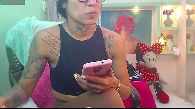 lorenapinto online show from June 13, 2026, 3:15 am