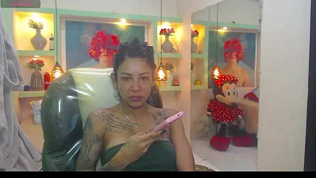 lorenapinto online show from June 24, 2026, 7:57 pm