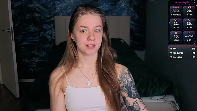 Snapshot of candy_maggie chatting on April 23, 2026, 1:13 pm candy maggie online show from April 23, 2026, 1:13 pm