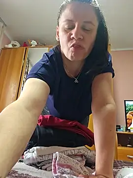 KristenVega online show from November 3, 2025, 8:48 am