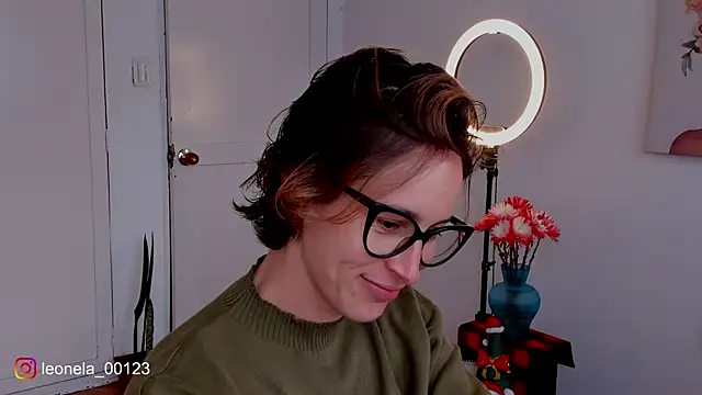 cuddlingbunny online show from December 19, 2025, 6:26 pm