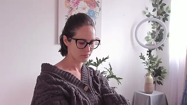 cuddlingbunny online show from March 30, 2026, 3:35 pm