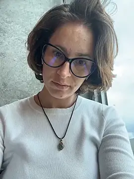 cuddlingbunny online show from April 14, 2026, 5:41 pm