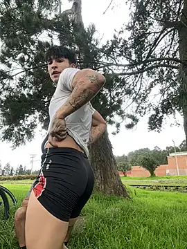 Snapshot of _Tomy08calderon chatting on December 21, 2024, 8:32 pm Tomy08calderon online show from December 21, 2024, 8:32 pm