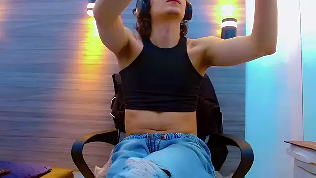 Sr BonnyEthan online show from April 6, 2026, 1:34 pm