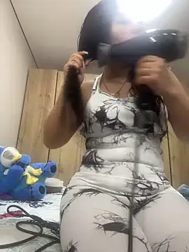 Isa-Jones online show from December 14, 2025, 12:16 am