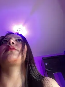 Isa-Jones online show from December 17, 2025, 2:17 am