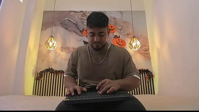 BrianMalonee online show from October 25, 2025, 12:56 pm