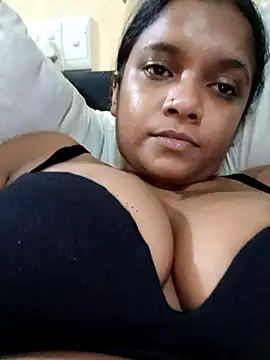 Snapshot of Indianqueen03 chatting on March 18, 2026, 6:44 pm Indianqueen03 online show from March 18, 2026, 6:44 pm