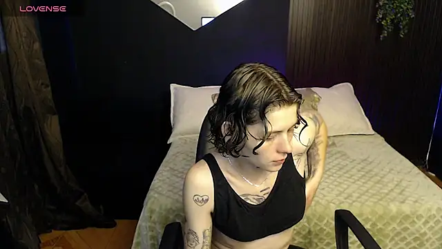 pretty cristal69 online show from February 19, 2026, 11:50 am