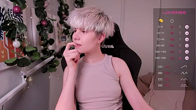 Snapshot of enigma_mia chatting on December 5, 2024, 9:06 pm enigma mia online show from December 5, 2024, 9:06 pm