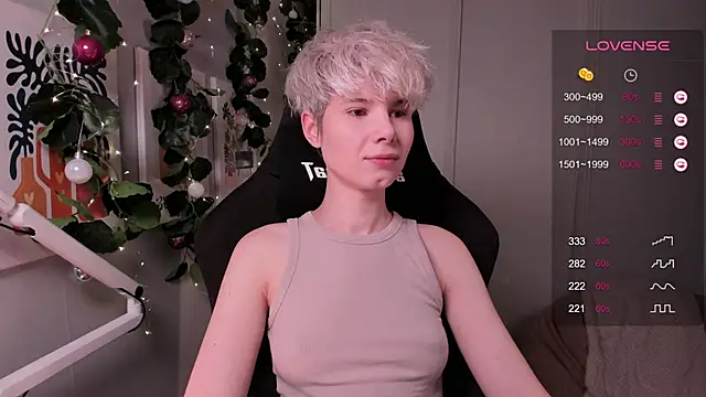 Snapshot of enigma_mia chatting on December 6, 2024, 5:11 pm enigma mia online show from December 6, 2024, 5:11 pm