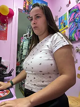 Snapshot of Rousse92 chatting on October 15, 2025, 10:43 pm Rousse92 online show from October 15, 2025, 10:43 pm