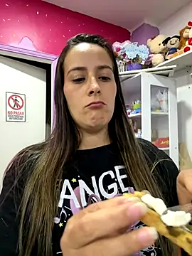 Snapshot of Rousse92 chatting on October 22, 2025, 11:26 pm Rousse92 online show from October 22, 2025, 11:26 pm