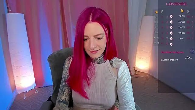 Snapshot of Roxy_____ chatting on February 6, 2025, 6:35 pm Roxy      online show from February 6, 2025, 6:35 pm