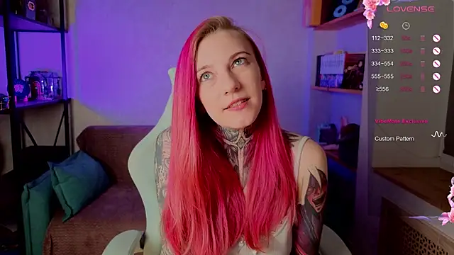 Snapshot of Roxy_____ chatting on October 3, 2025, 8:50 pm Roxy      online show from October 3, 2025, 8:50 pm