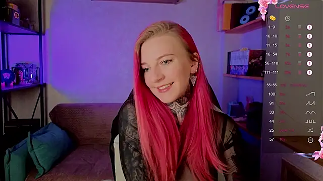 Snapshot of Roxy_____ chatting on October 4, 2025, 8:40 pm Roxy      online show from October 4, 2025, 8:40 pm