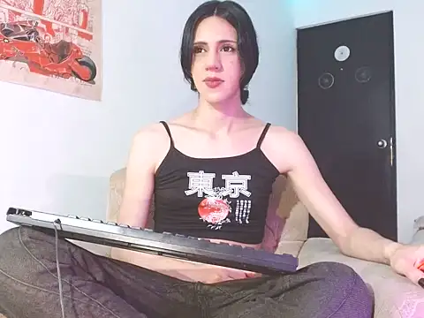 Snapshot of lucydreamm chatting on July 19, 2026, 10:35 pm lucydreamm online show from July 19, 2026, 10:35 pm