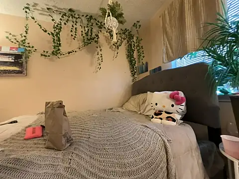 Snapshot of magicalc00ch chatting on February 9, 2026, 10:14 pm magicalc00ch online show from February 9, 2026, 10:14 pm