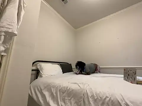 Snapshot of magicalc00ch chatting on April 8, 2026, 7:36 pm magicalc00ch online show from April 8, 2026, 7:36 pm