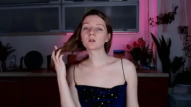 Snapshot of Elly_Helly chatting on January 15, 2025, 8:37 pm Elly Helly online show from January 15, 2025, 8:37 pm