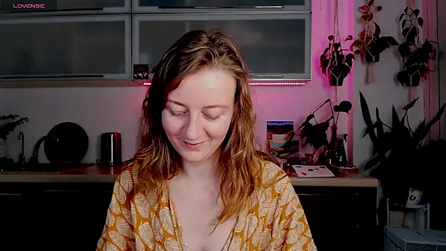 Elly Helly online show from December 14, 2025, 8:46 pm