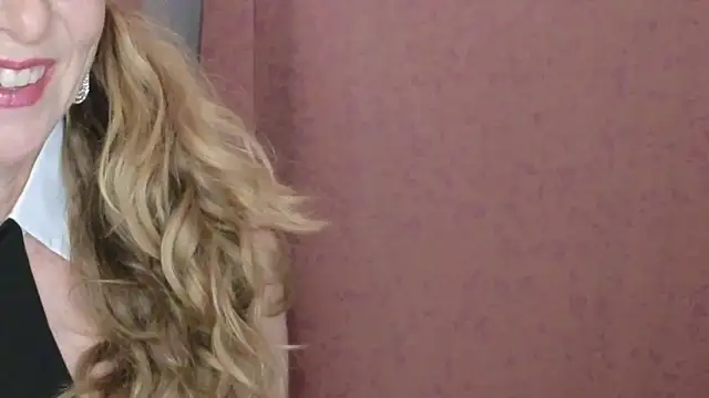 SusannaGlam John online show from December 16, 2025, 9:09 pm