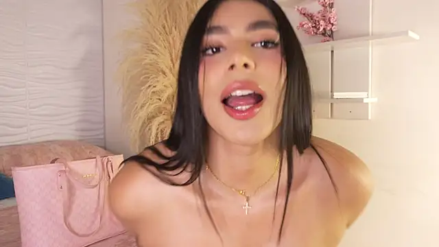 Snapshot of IsabelleFoxx_ chatting on July 2, 2026, 10:27 pm IsabelleFoxx online show from July 2, 2026, 10:27 pm