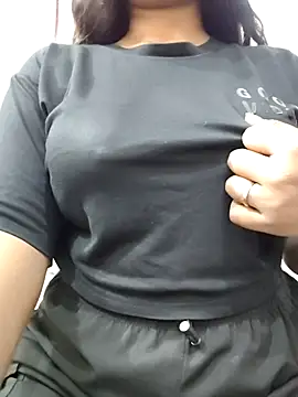 Snapshot of MohiniHott chatting on November 13, 2025, 6:01 am MohiniHott online show from November 13, 2025, 6:01 am