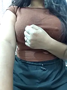 Snapshot of MohiniHott chatting on December 1, 2025, 7:13 am MohiniHott online show from December 1, 2025, 7:13 am