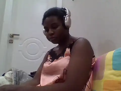 Snapshot of queenzuena chatting on July 1, 2026, 9:58 pm queenzuena online show from July 1, 2026, 9:58 pm