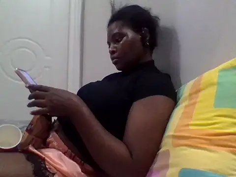 Snapshot of queenzuena chatting on July 4, 2026, 8:04 pm queenzuena online show from July 4, 2026, 8:04 pm