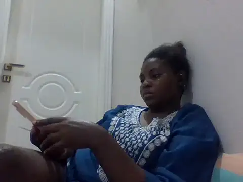Snapshot of queenzuena chatting on July 7, 2026, 7:07 pm queenzuena online show from July 7, 2026, 7:07 pm