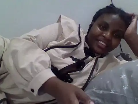 Snapshot of queenzuena chatting on July 22, 2026, 8:33 pm queenzuena online show from July 22, 2026, 8:33 pm