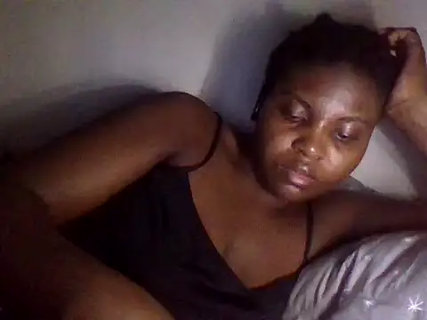 Snapshot of queenzuena chatting on July 28, 2026, 10:42 pm queenzuena online show from July 28, 2026, 10:42 pm