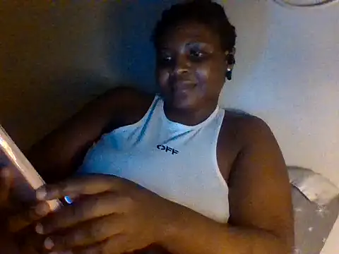 Snapshot of queenzuena chatting on July 31, 2026, 9:36 pm queenzuena online show from July 31, 2026, 9:36 pm