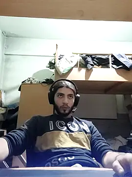 kleineid77 online show from November 19, 2025, 5:46 pm