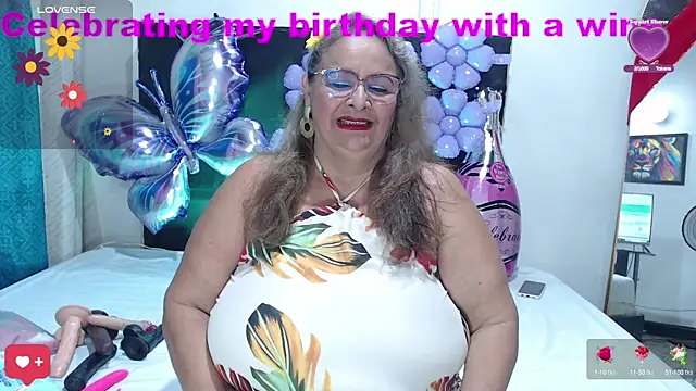 Snapshot of BBW_salome chatting on February 10, 2025, 8:53 pm BBW salome online show from February 10, 2025, 8:53 pm