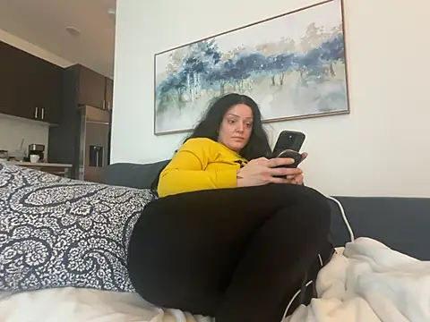 tatted-bitty online show from March 4, 2025, 7:54 pm