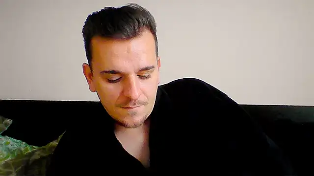 Snapshot of Huge_cock22cm chatting on January 8, 2026, 9:33 am Huge cock22cm online show from January 8, 2026, 9:33 am