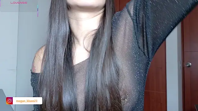 Snapshot of megan_bluee23 chatting on December 18, 2025, 4:24 pm megan bluee23 online show from December 18, 2025, 4:24 pm