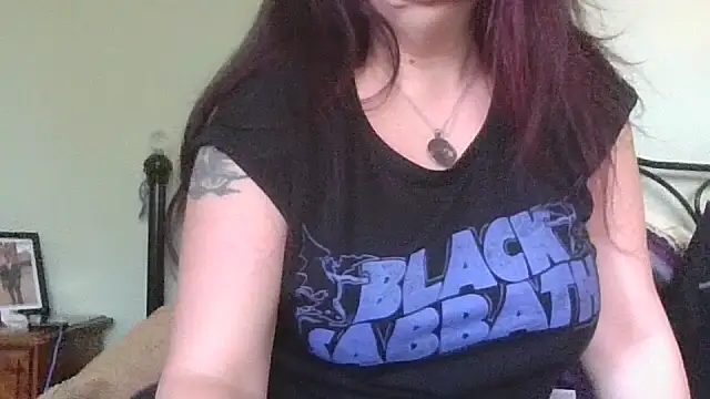 Snapshot of MissKisu chatting on November 17, 2025, 11:38 am MissKisu online show from November 17, 2025, 11:38 am