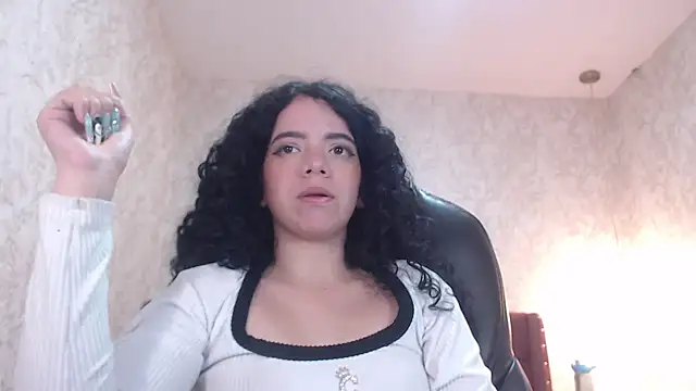 Snapshot of EmmaCowperr chatting on January 5, 2025, 9:05 am EmmaCowperr online show from January 5, 2025, 9:05 am