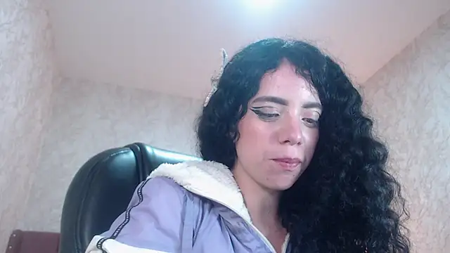 Snapshot of EmmaCowperr chatting on January 12, 2025, 12:55 pm EmmaCowperr online show from January 12, 2025, 12:55 pm