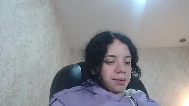 Snapshot of EmmaCowperr chatting on January 16, 2025, 3:35 pm EmmaCowperr online show from January 16, 2025, 3:35 pm