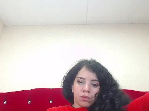 Snapshot of EmmaCowperr chatting on February 4, 2025, 8:38 pm EmmaCowperr online show from February 4, 2025, 8:38 pm