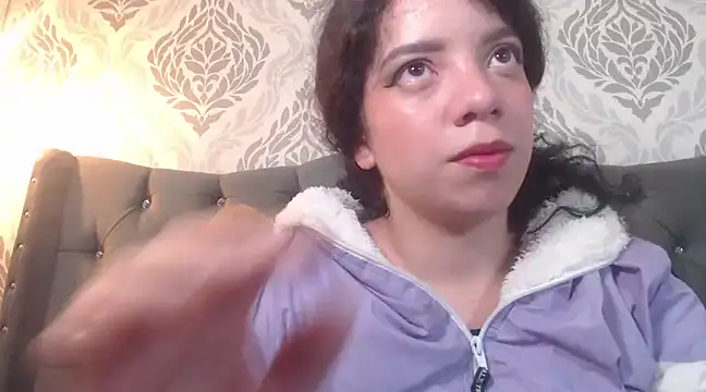 Snapshot of EmmaCowperr chatting on February 26, 2025, 4:45 pm EmmaCowperr online show from February 26, 2025, 4:45 pm